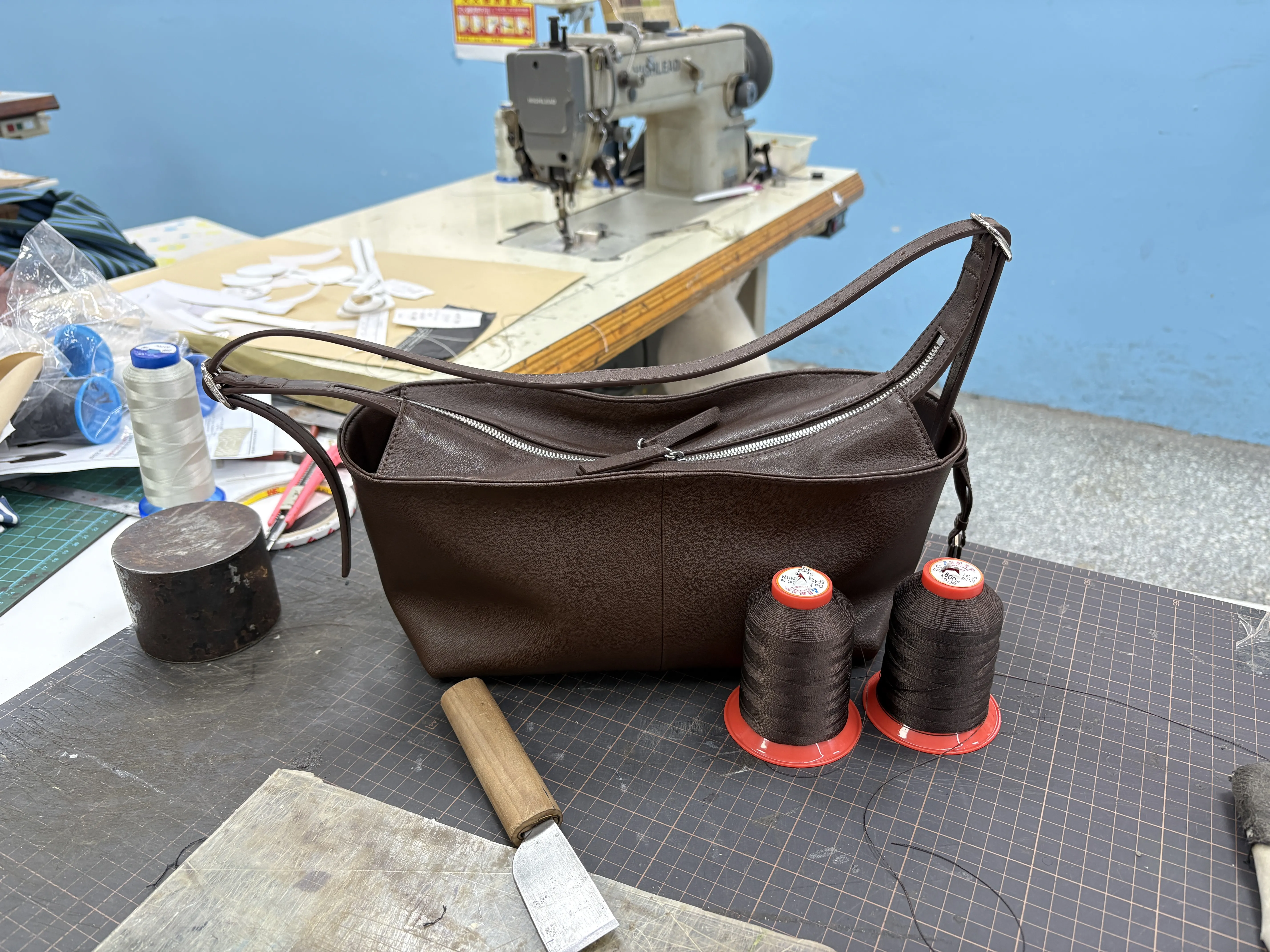 Come nasce una borsa in vera pelle?